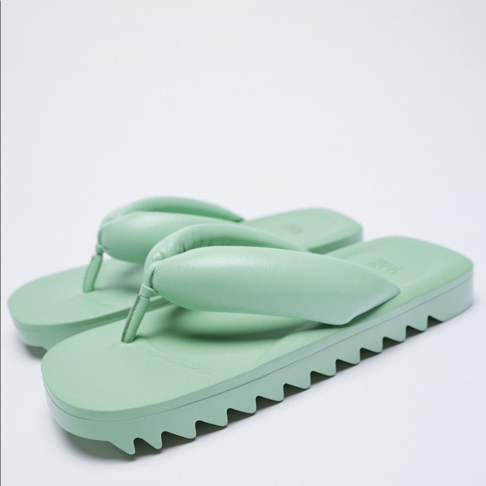 FLAT PADDED LEATHER SANDALS
